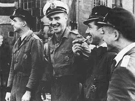 Kapitänleutnant Freiherr von Schlippenbach with officers from U-453. 