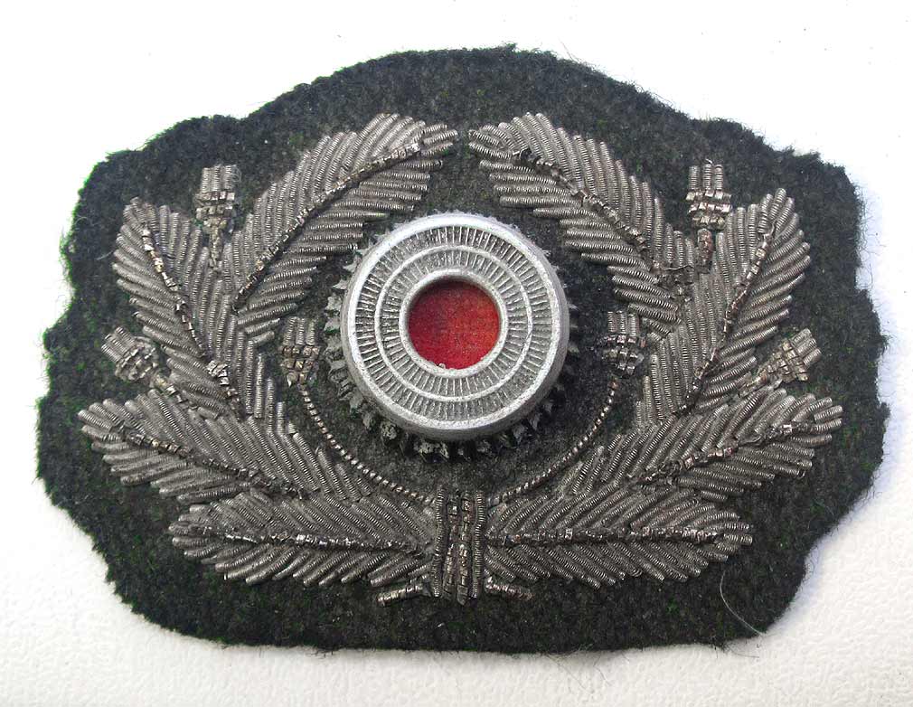 Heer Army Officers Wreath in Aluminium Bullion & Green Backing Metal cockade - aged condition 